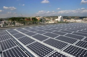 Kommerzielles verteiltes Solarsystem auf dem Dach zur Stromerzeugung